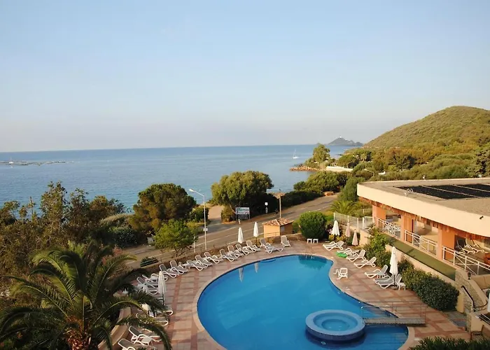 Vaiana Avec Piscine En Bord De *