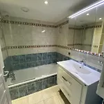 Vaiana Avec Piscine En Bord De דירה