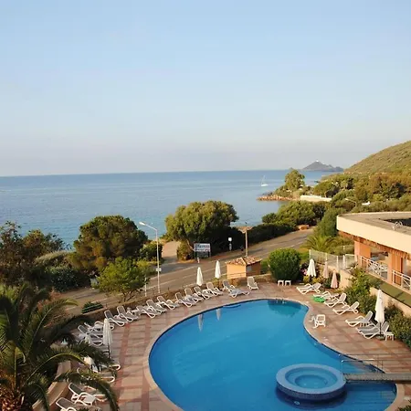 Vaiana Avec Piscine En Bord De *