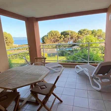 Апартаменты Vaiana Avec Piscine En Bord De