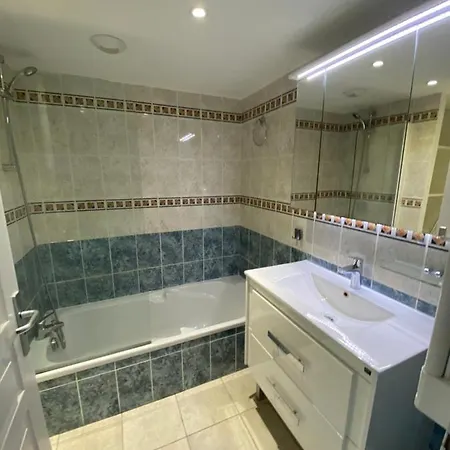 Vaiana Avec Piscine En Bord De Апартаменты