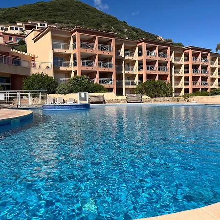 Vaiana Avec Piscine En Bord De *