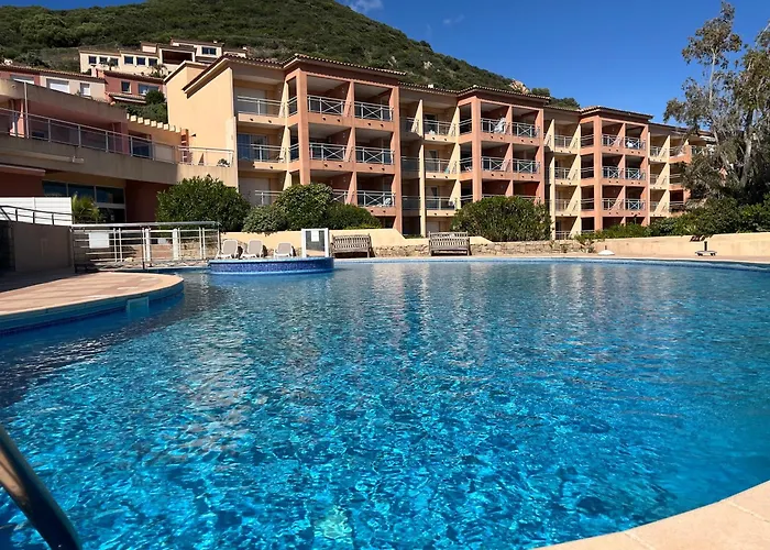 Vaiana Avec Piscine En Bord De *